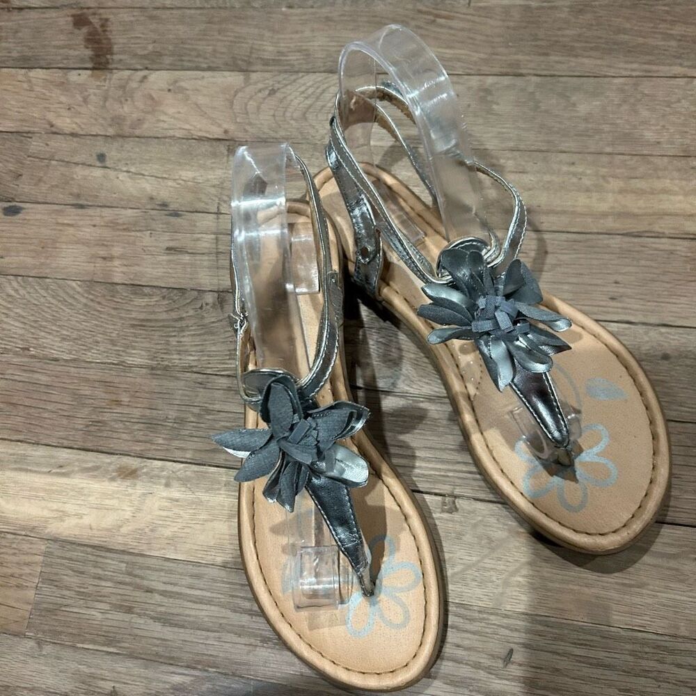 Cherokee sandals silver straps flower size 6